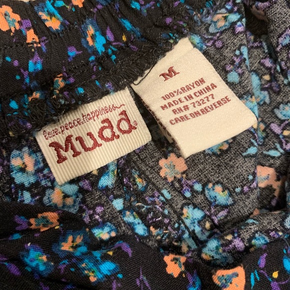 Floral Mudd Shorts. - Picture 2 of 2